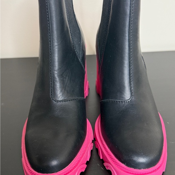 Sorel Black and Pink Heeled Boots - Picture 3 of 9